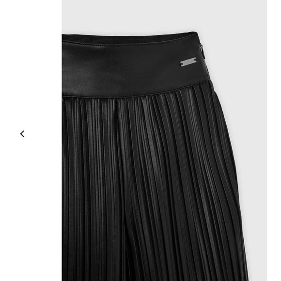 STUNNING PLEATED LEATHER TROUSERS - Picture 4 of 6